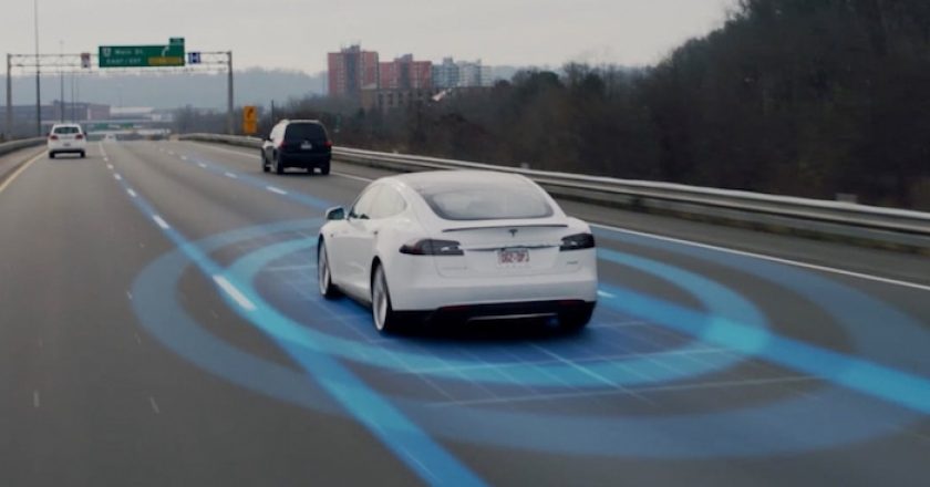 La Tesla a guida automatica, un'anteprima del futuro