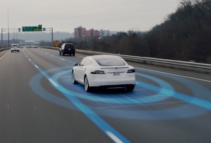 La Tesla a guida automatica, un'anteprima del futuro