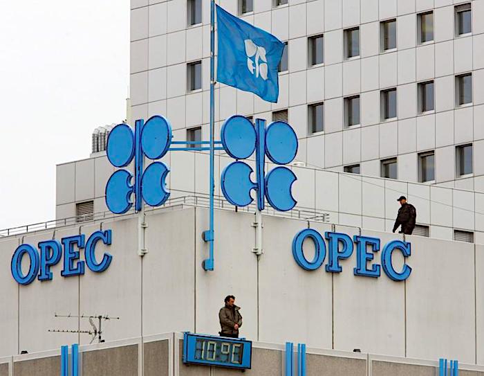 Primo taglio della produzione OPEC dal 2008