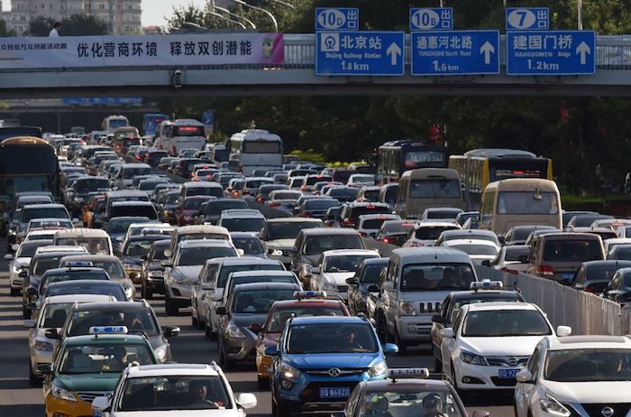 Il boom dei veicoli elettrici in Cina porterà ad un crollo del petrolio?