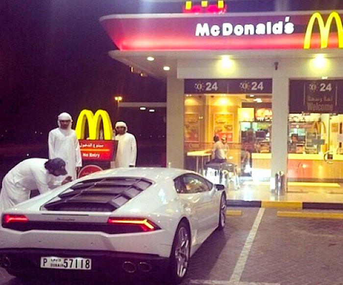La bella vita dei ragazzi ricchi di Dubai