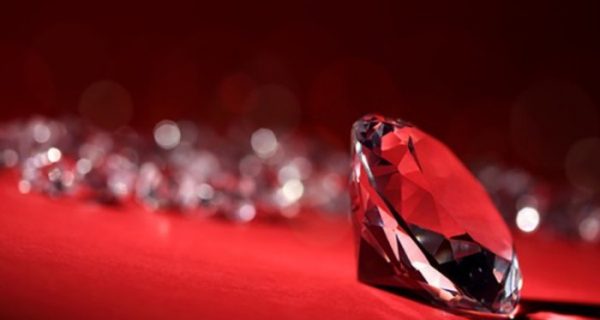 La pietra più rara e preziosa del mondo? Il diamante rosso