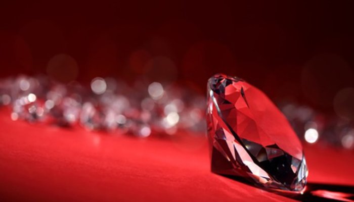 La pietra più rara e preziosa del mondo? Il diamante rosso