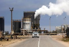 In Libia si ferma l'estrazione di petrolio