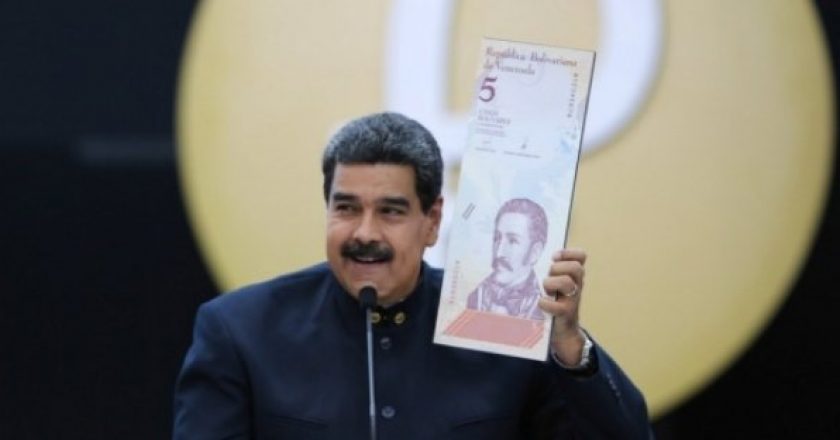 Lotta alla svalutazione in Venezuela: via 5 zeri dalle banconote