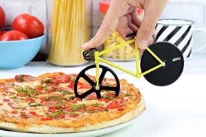 Tagliare la pizza con la bicicletta