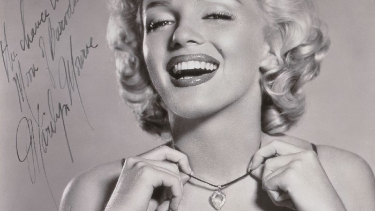 Diamanti Tra I Denti Testo  - Un Diamante Sintetico È Un Diamante Prodotto Attraverso Un Processo Tecnologico, Mentre I Diamanti Naturali Vengono Prodotti Da Un Processo Di Natura Geologica.