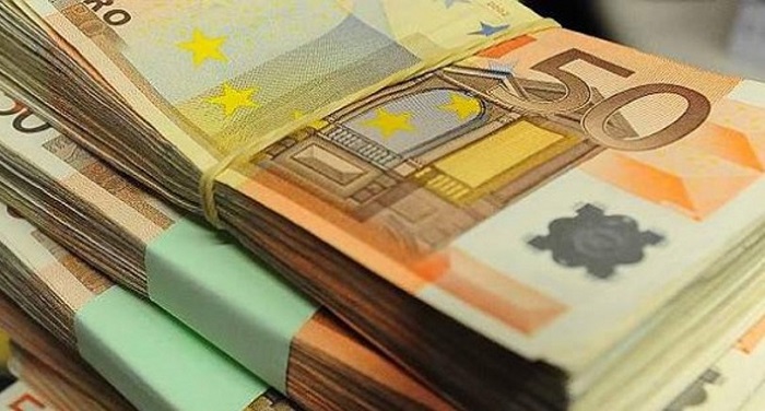 Lotta tra contanti e moneta elettronica: l'Italia dà l'esempio