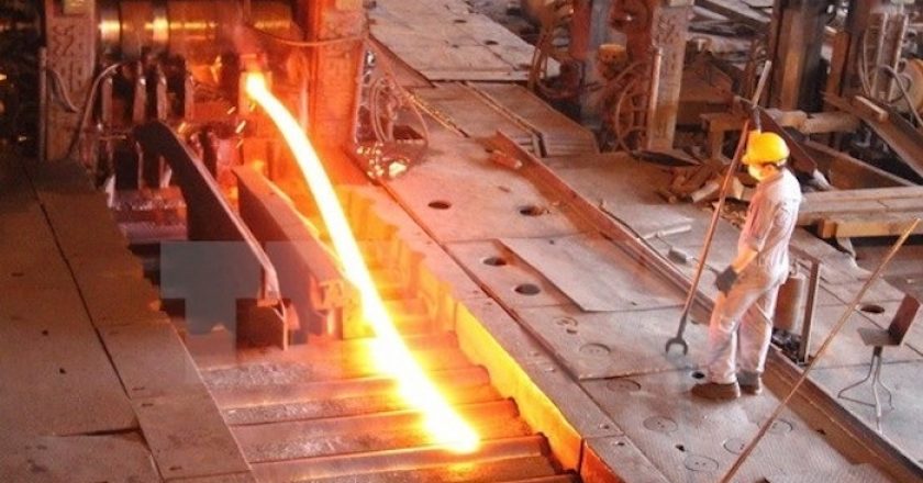 La produzione globale di acciaio scende