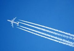 Le emissioni degli aerei rovinano più l’aria che il clima