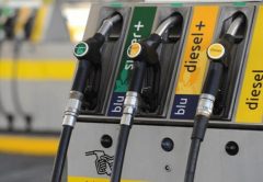 Perché gli italiani tollerano di pagare 19 accise sulla benzina?