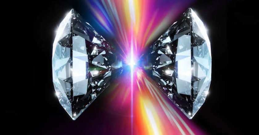 Trasformare un diamante in metallo. Uno studio conferma che è possibile