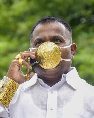 Mascherina in oro massiccio di Shankar Kurade