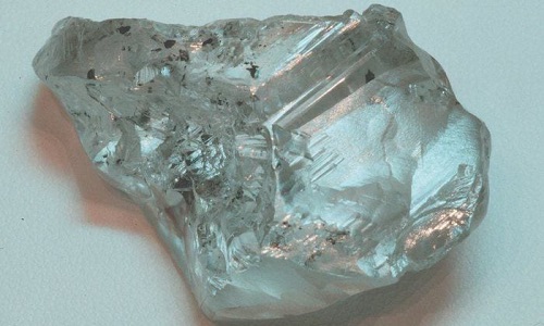 Diamante grezzo bianco da 104,73 carati