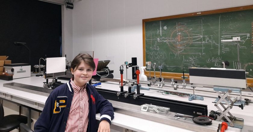 Con una Laurea in Fisica a 11 anni, un bambino prodigio stupisce l'Europa