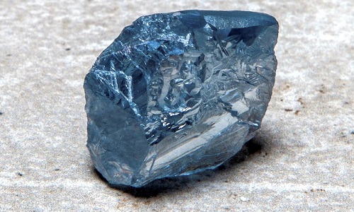 Un diamante blu da un milione di dollari per carato