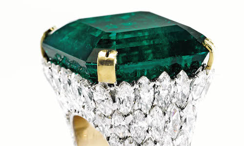 Anello con smeraldo e diamanti senza nome