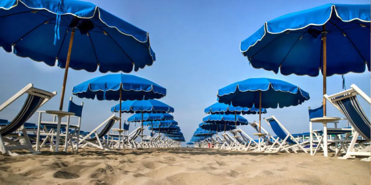 Las 10 playas más caras de Italia.  Cuando el paraguas se convierte en un lujo...
