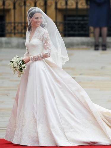 Kate Middleton sul tappeto rosso prima del matrimonio