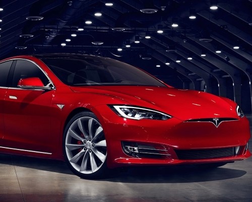 Tesla Model S rossa