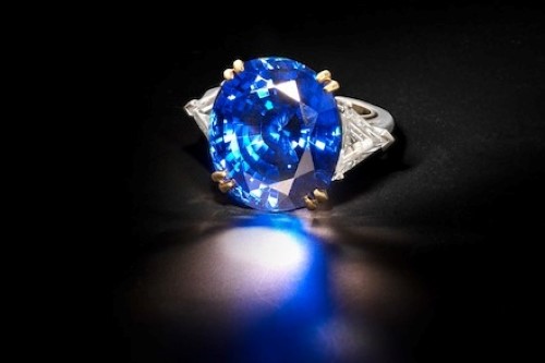 Anello con zaffiro e diamanti di Boucheron