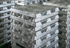 Giù i prezzi dell'alluminio in Cina, ma la produzione verrà tagliata