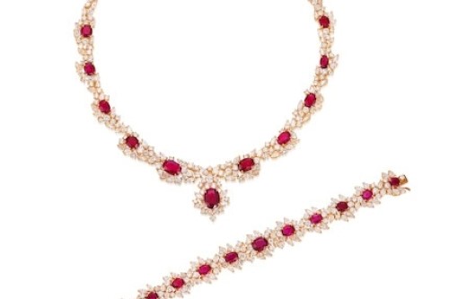 Suite con collana e bracciale con rubini e diamanti di Boucheron