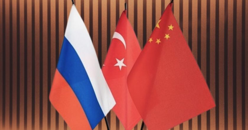 Bandiere di Russia, Cina e Turchia