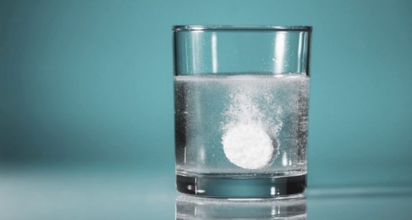 Dissoluzione in un bicchiere d'acqua