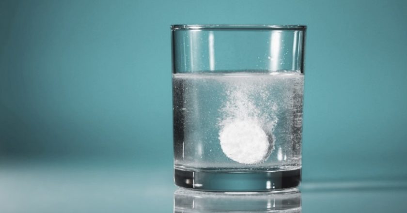 Dissoluzione in un bicchiere d'acqua