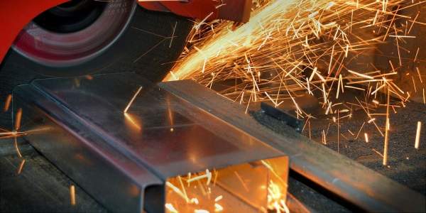 Taglio barra di alluminio