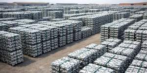 Pile di pani di alluminio primario