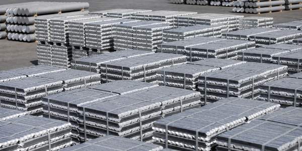 Alluminio primario in piazzale